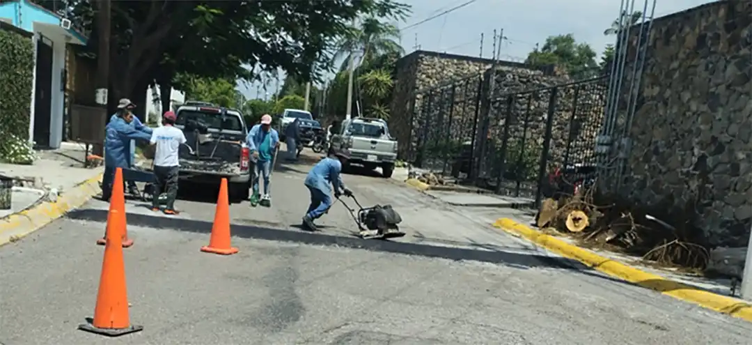 Colocación de reductores de velocidad y sus señalamientos en la calle San Francisco del Fraccionamiento Burgos de Cuernavaca.